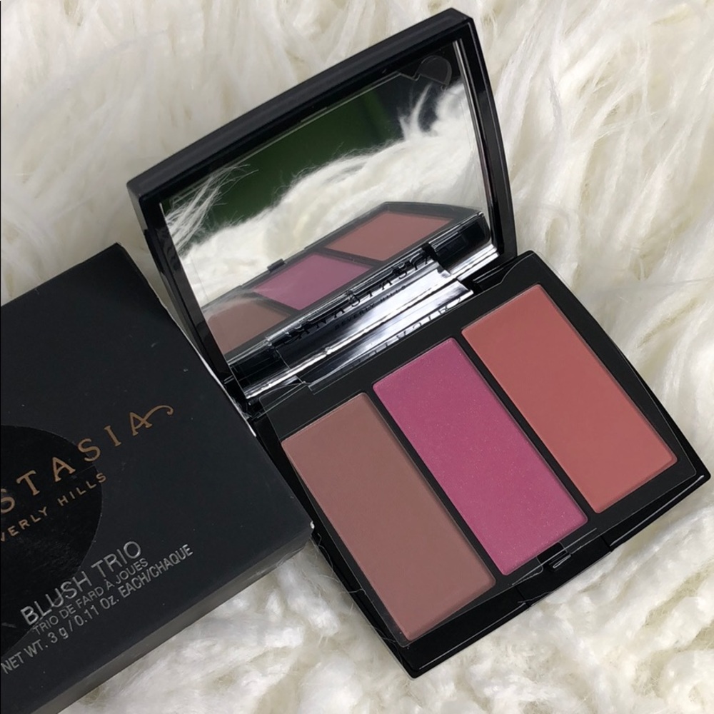 Anastasia blush trio in pool party